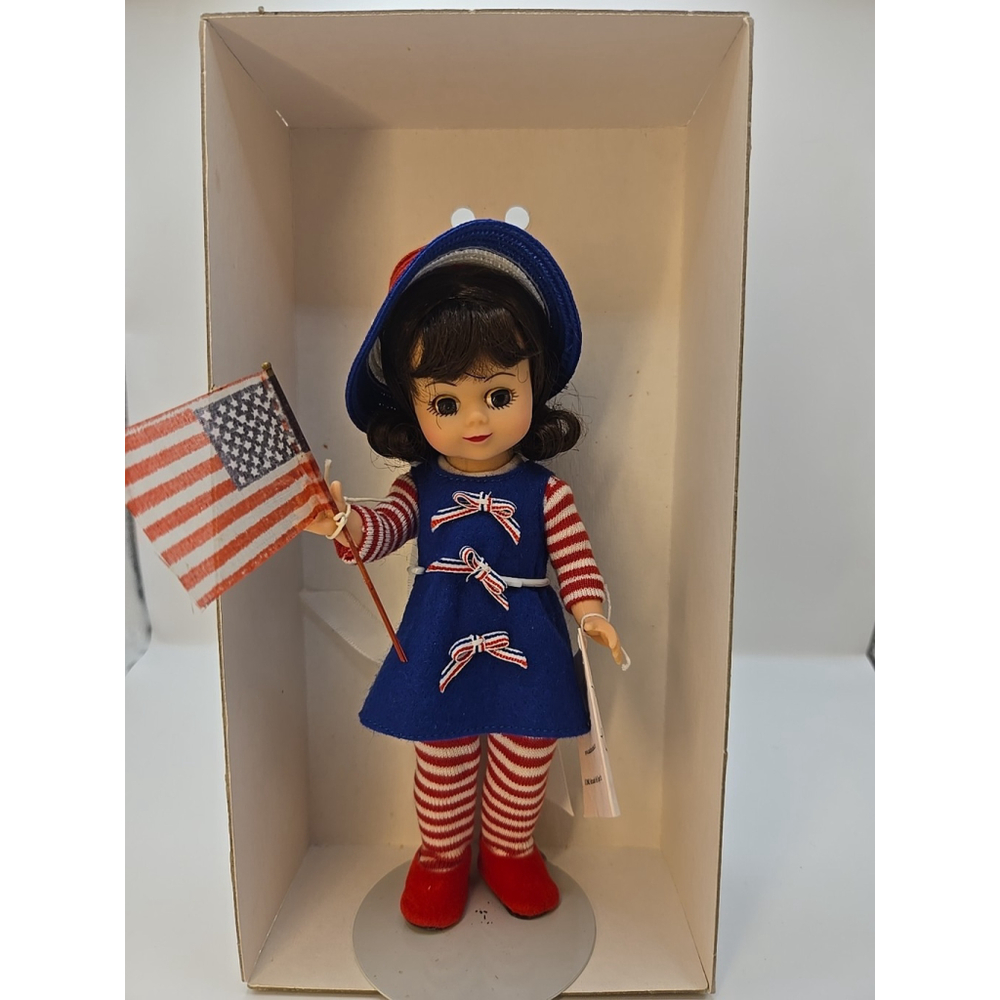 Madame Alexander "Waving the Flag Maggie" Doll ** RARE **